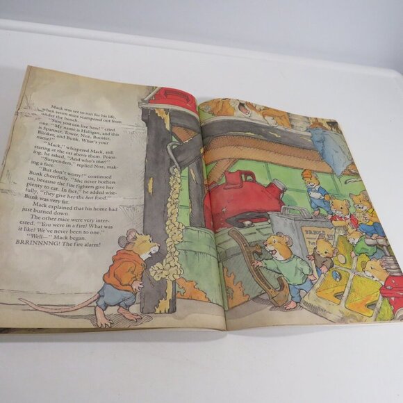 Firemouse 1980s (Old Thin Pages)Weekly Reader Paper Back Firefighter - Picture 6 of 14